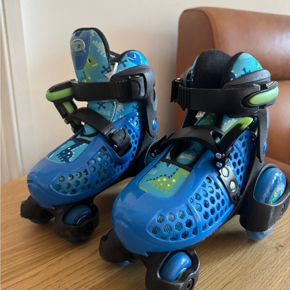 Roller Derby Blue and Black Adjustable Skates - Picture 3 of 6